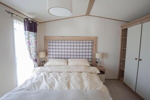 Cabin | 2 bedrooms, iron/ironing board, free WiFi, bed sheets - Stunning 2 Bed Chalet in Silversands Lossiemouth (Lossiemouth)