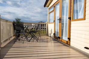 Cabin | Balcony - Stunning 2 Bed Chalet in Silversands Lossiemouth (Lossiemouth)