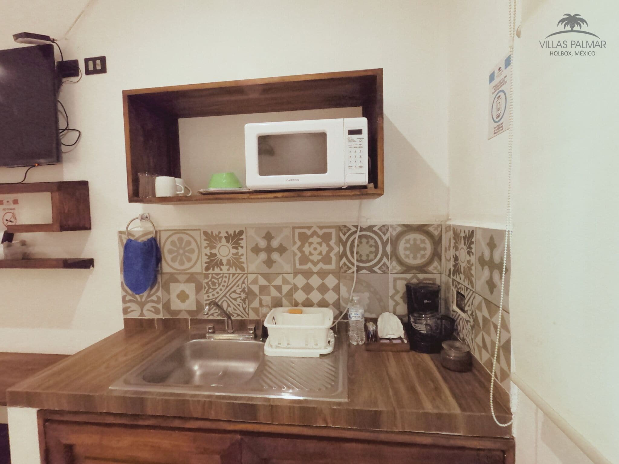 classic double room | private kitchen | mini-fridge, microwave, coffee/tea maker, cookware/dishes/utensils