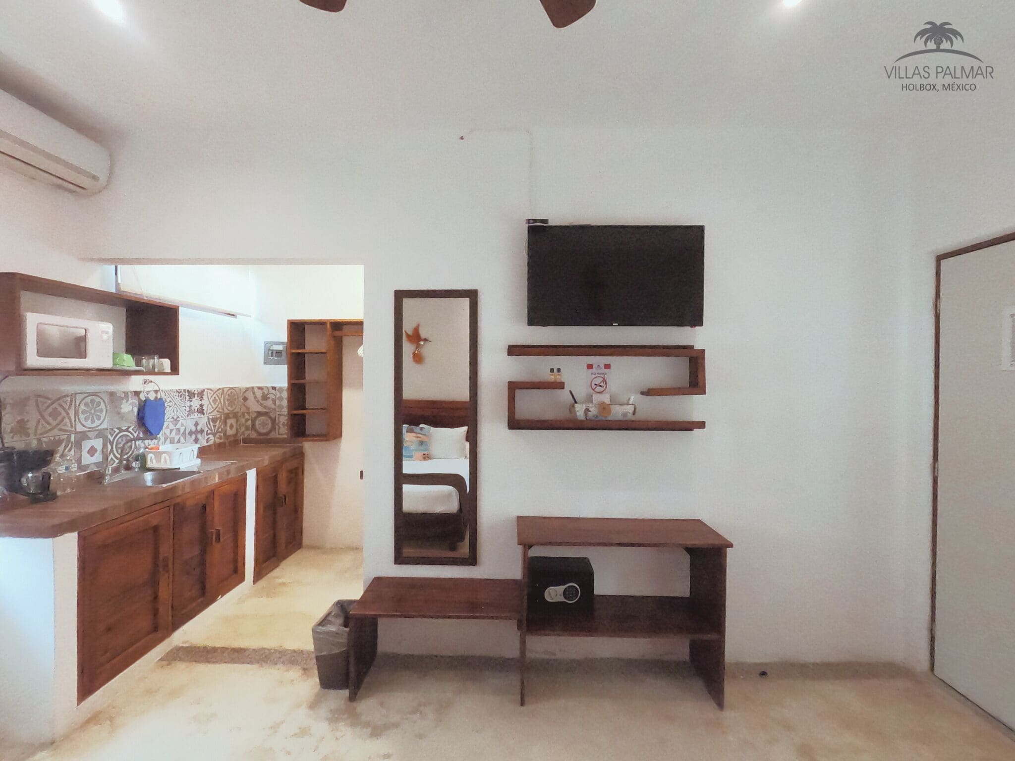 basic double room | television