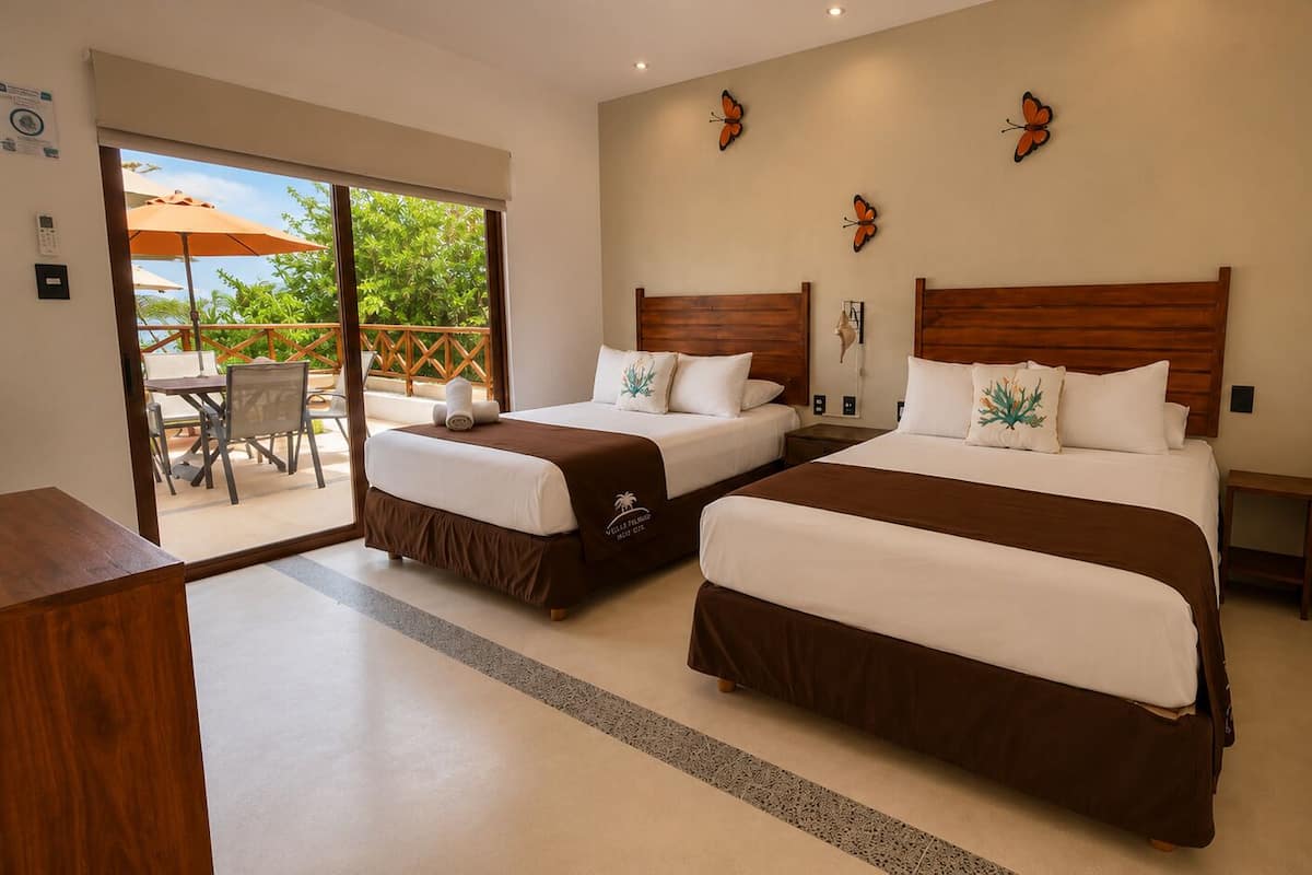 Signature Double Room | Katil Select Comfort, peti besi dalam bilik, ruang kerja komputer riba 