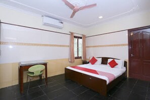 Habitación Deluxe doble | Ropa de cama hipoalergénica y tabla de planchar con plancha