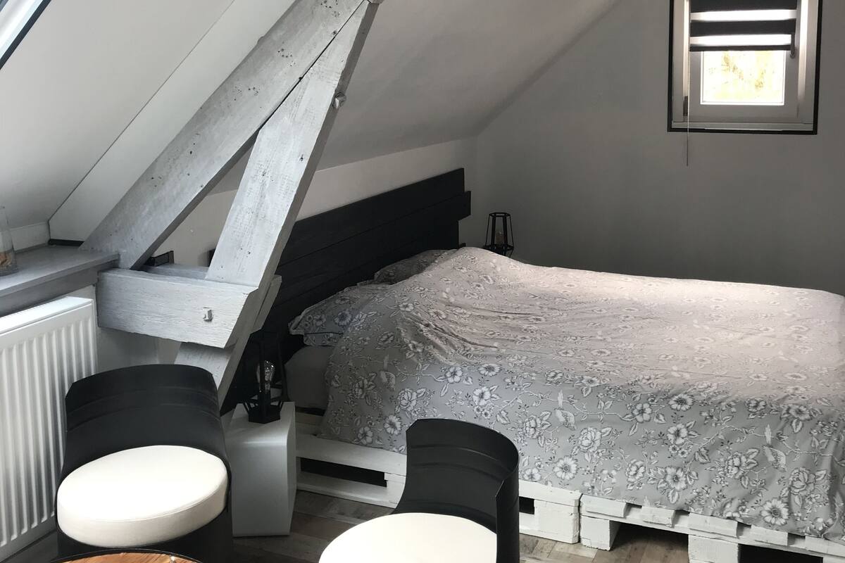 Comfort kamer | Verduisterende gordijnen, gratis wifi, individueel gedecoreerd