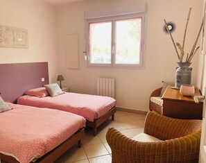 3 soverom, strykejern/-brett og sengetøy