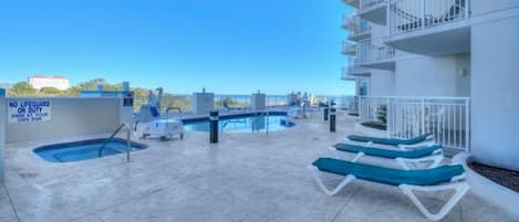 من حمّامات السباحة المغطاة، حمّام سباحة خارجي