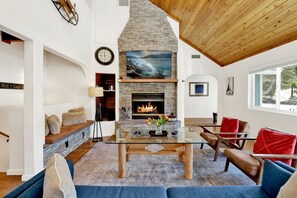 Smart TV, fireplace, table football, streaming services