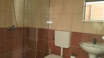 Dusche, Handtücher, Toilettenpapier