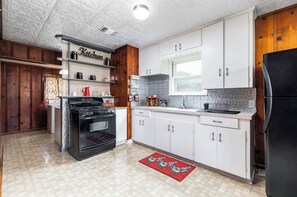 Microwave, coffee/tea maker, cookware/dishes/utensils, dining tables