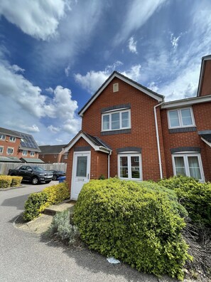 Exterior - Super Spacious House, Pride Park (Derby)