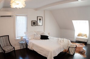 2 habitaciones, tabla de planchar con plancha, wifi y ropa de cama 