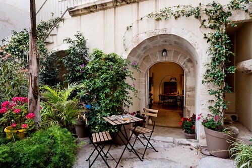 CharmSuites - charming flat in Ortigia