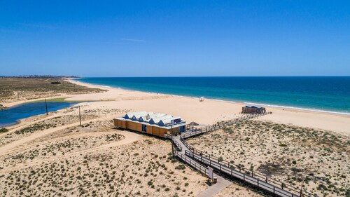 Peaceful getaway w/ pool & BBQ