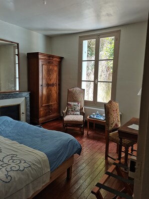 Doppel- oder Zweibettzimmer