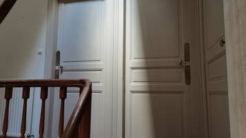 Handrails in hallways