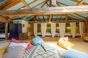 5 bedrooms, desk, iron/ironing board, travel cot