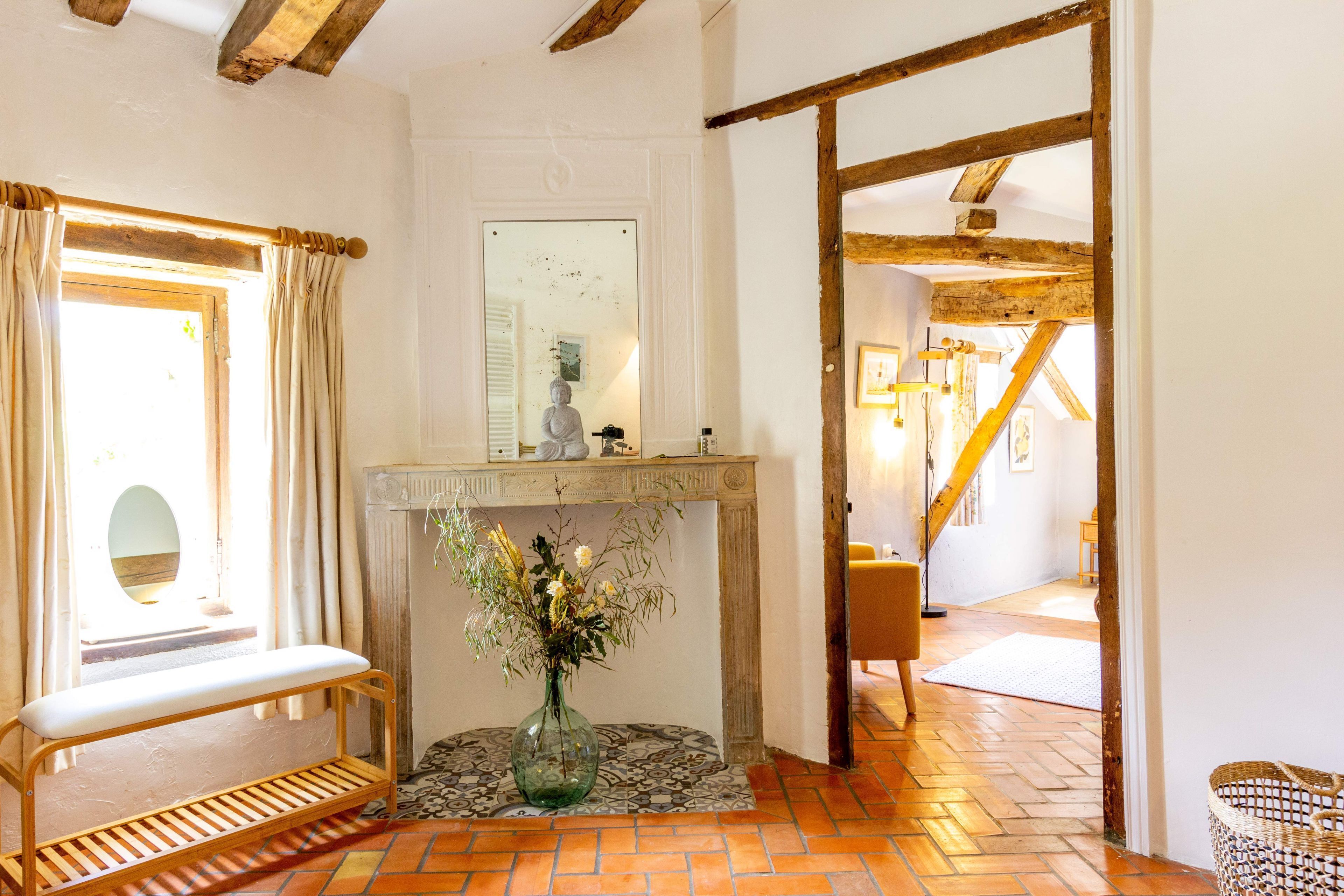 5 slaapkamers, een bureau, een strijkplank/strijkijzer, reisbedje