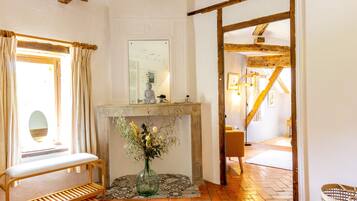 5 chambres, bureau, fer et planche Ă repasser, lit parapluie