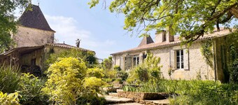 Private heated pool, quiet, short drive to historical towns, shops, wine tasting