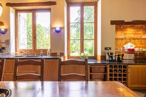 Fridge, microwave, oven, stovetop - Private heated pool, quiet, short drive to historical towns, shops, wine tasting (Dieulivol)