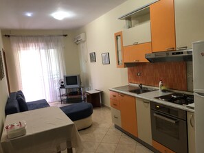 Fridge, oven, cookware/dishes/utensils, dining tables