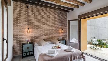 6 chambres, bureau, fer et planche Ă repasser, lit parapluie