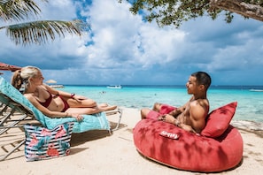 Una spiaggia nelle vicinanze