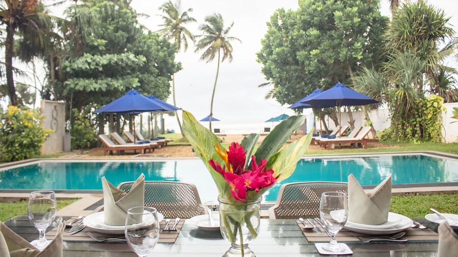 Parangi Weligama Bay
