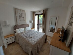 4 bedrooms, iron/ironing board, travel cot, free WiFi