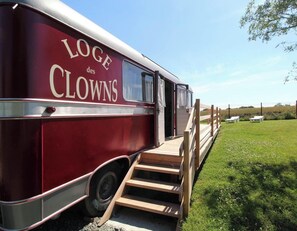 Property grounds - The Clowns' Lodge Caravan (Saint-Augustin-des-Bois)
