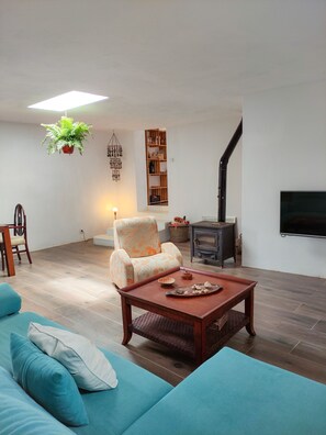 Smart TV, fireplace, table tennis