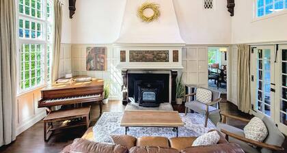 HFH: Spectacular Home with Private Pool, Hot Tub, Views, Dog Friendly. Featured in Boston Herald!