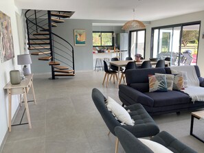 Télévision, table de tennis de table