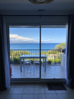 تناول الطعام