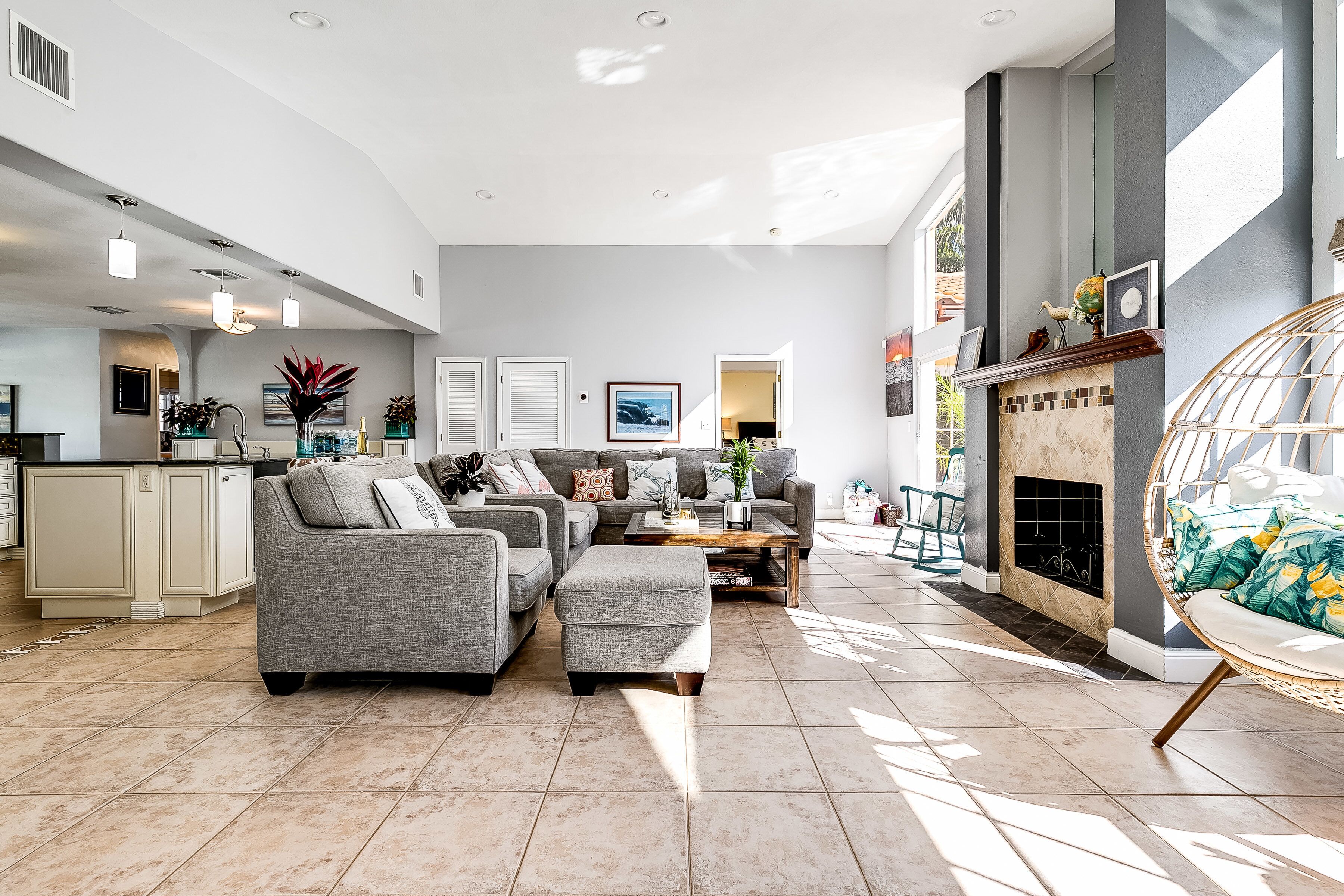 Smart TV, lareira, videogames, DVD player