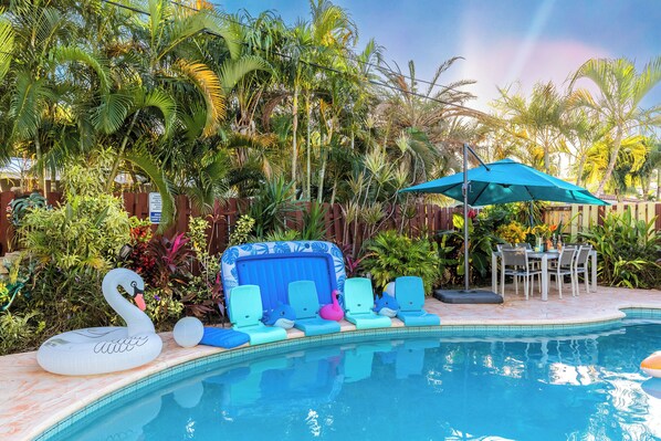 حمّام سباحة خارجي، حمّام سباحة مُدفَّأ