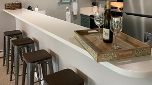 Kaffetrakter/tekoker, kjøleskap, mikrobølgeovn og ovn