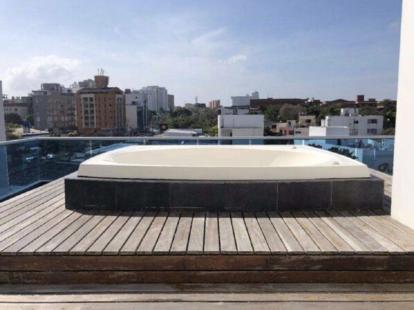 Bain à remous extérieur