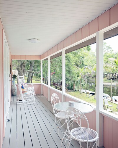 "Slow Tides" - Entire Cottage on the Suwannee River