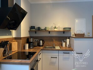 Kühlschrank, Ofen, Herdplatte, Geschirrspüler