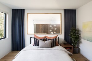 3 bedrooms, desk, free WiFi, bed sheets