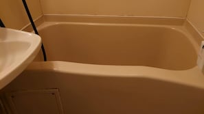 Basic-Zimmer, Nichtraucher | Badezimmer | Duschwanne, kostenlose Toilettenartikel, Haartrockner, Seife