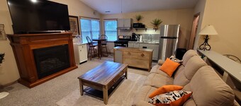 Quiet 1/1 in Historic Village of Milan, OH just minutes away from Cedar Point