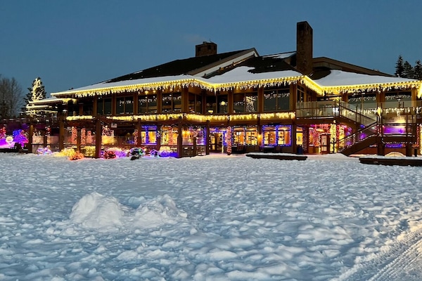Sunriver Lodge Winter Holiday Lights