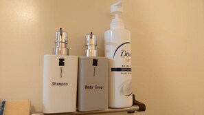 Apartamento, para não fumantes | Comodidades do banheiro | Chuveiro/banheira combinados, produtos de toalete grátis
