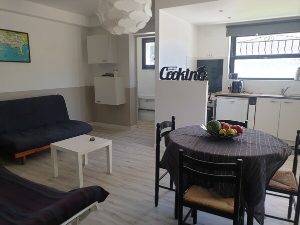 Interior - Bas de Villa 60m2 2ch+ Terrasse (Six-Fours-les-Plages)
