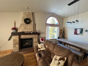 Smart TV, fireplace, books - Large mountain house - 2.5 miles from Granby Ranch Ski Resort (grandby)