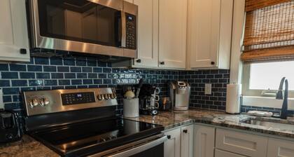 5 Star Sunset Beach canal home - Kayak, paddleboard, bring your boat & jetskis