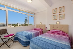 2 Schlafzimmer, Zimmersafe, Bügeleisen/Bügelbrett, Reisekinderbett
