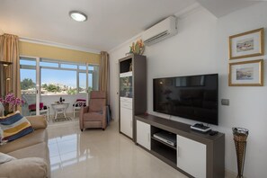 Smart-TV, DVD-Player, Musikbibliothek, Videothek
