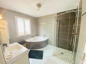 Combined shower/tub, bathrobes, soap, toilet paper